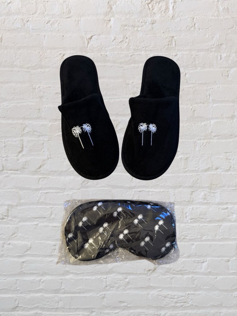 🆕 The Setai Miami Beach Palm Tree slippers and eye mask
